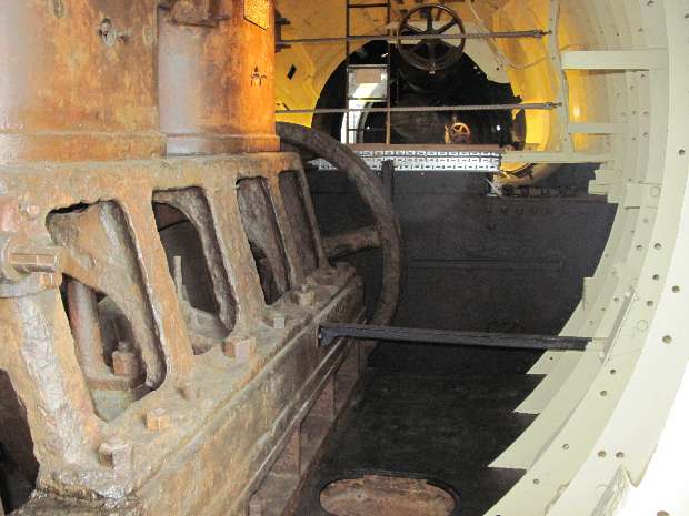 Holland 1 engine block from outside hull