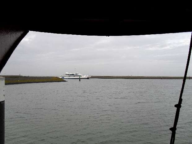 Seacat Tiger enters harbour 1