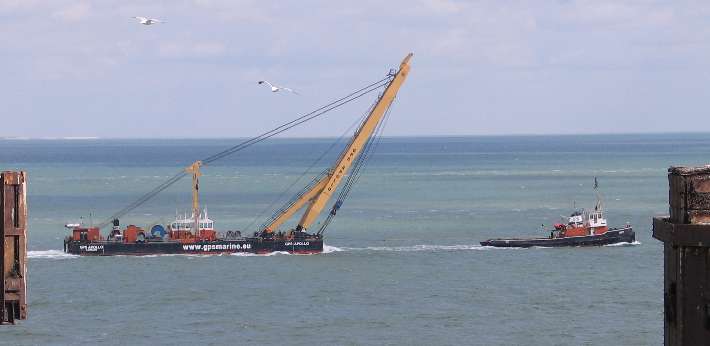 Apollo crane barge